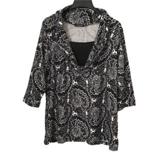 Notations Woman Black & White Floral Print Blouse. Size 2X.